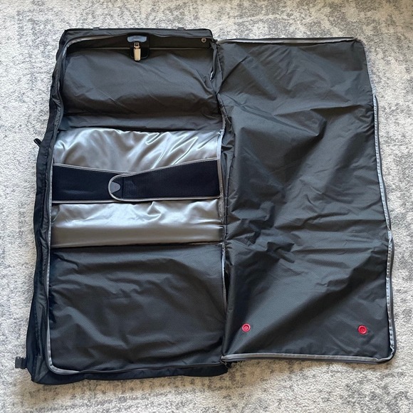 TUMI T-TECH Black Tri-Fold Carry On Garment Bag / Suitcase. - Picture 4 of 8